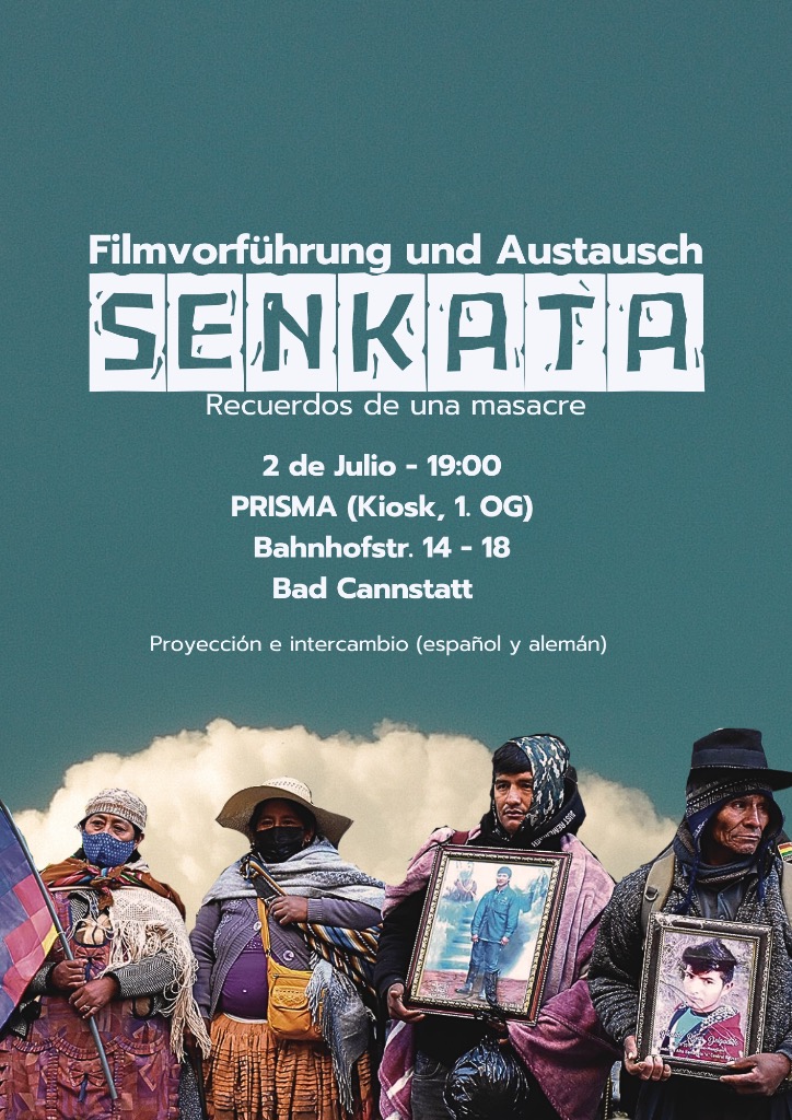 Filmvorführung und Austausch - Senkata - recuerdos de una massacre. 2 de Julio 19:00 Prisma (Kiosk, 1. OG) Bahnhofstraße 14-18 - Bad Cannstatt unten zu sehen vier Personen, die zwei Bilder von ermordeten hochheben und eine Person eine Wiphala hochhebt.