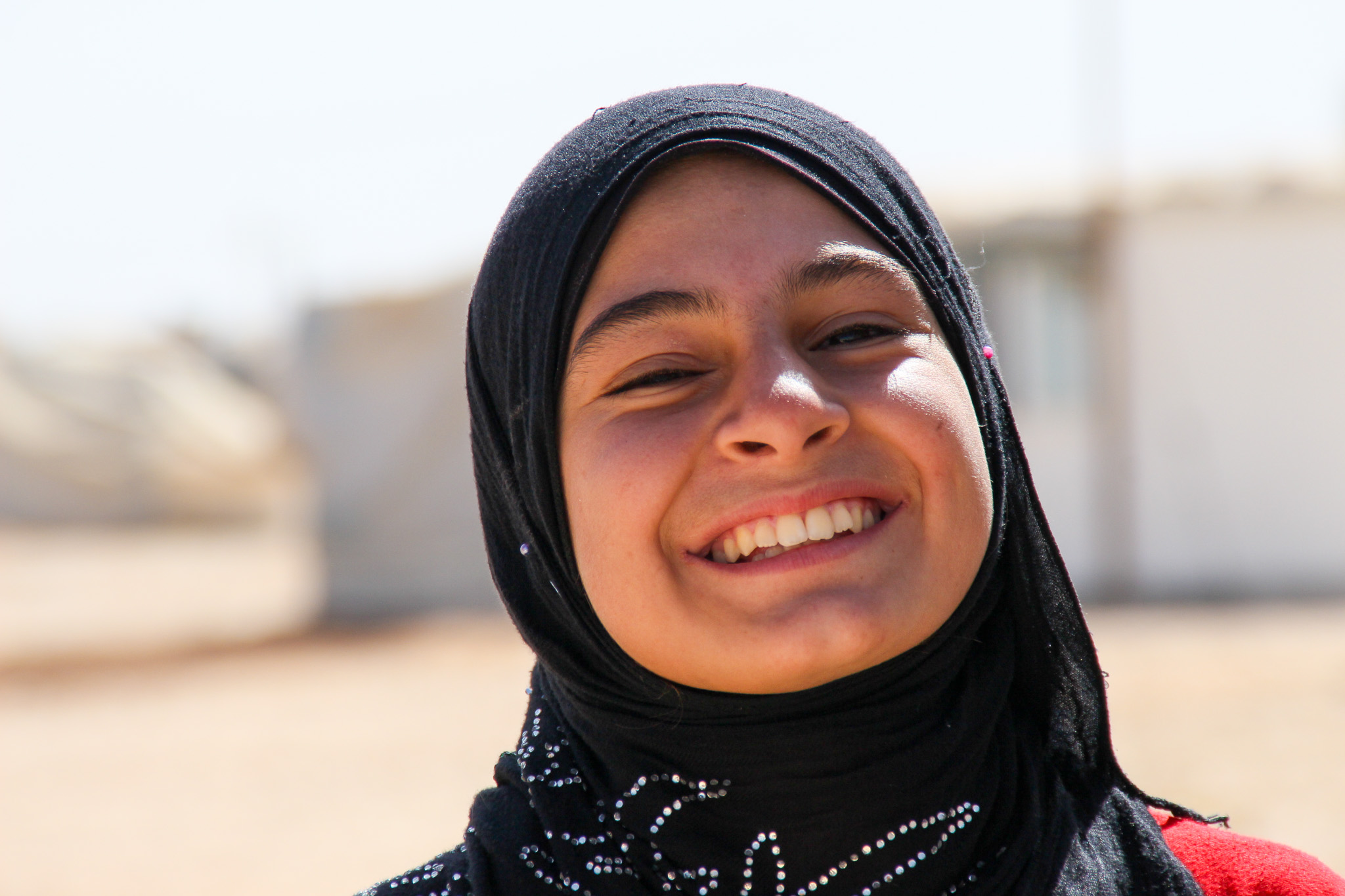 Rania lebt in einem Flüchtlingslager in Jordanien